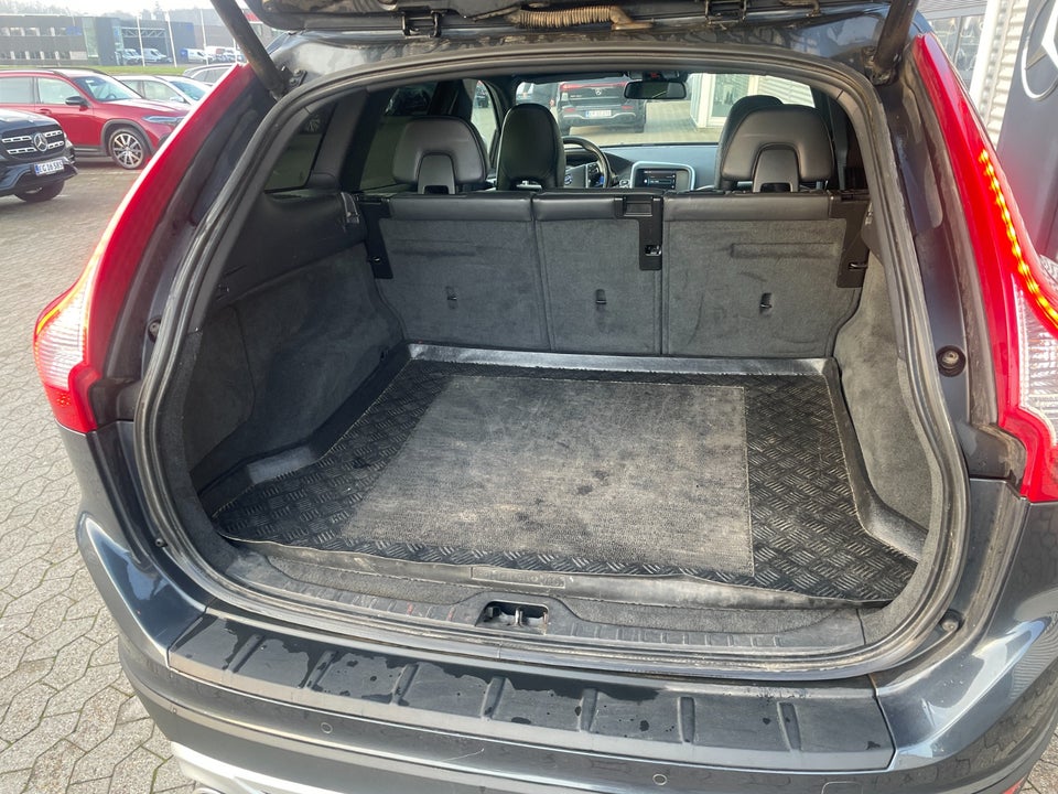 Volvo XC60 2,4 D4 163 R-Design aut. AWD 5d