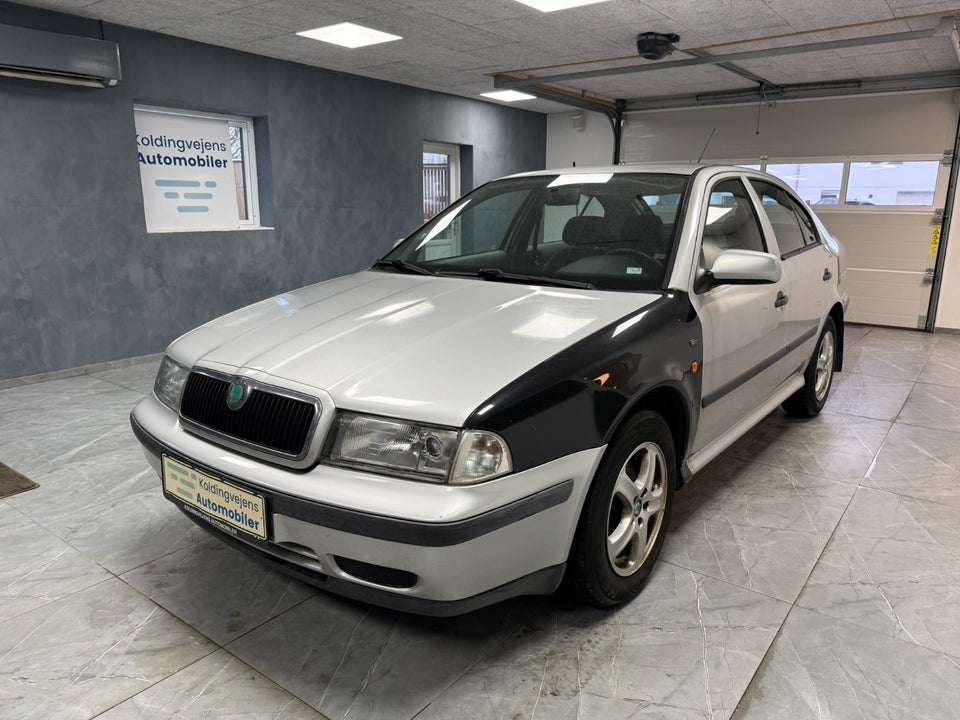 Skoda Octavia 1,6 LX Combi aut. 5d
