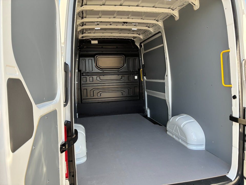VW Crafter 35 2,0 TDi 177 Kassevogn L3H3 aut.