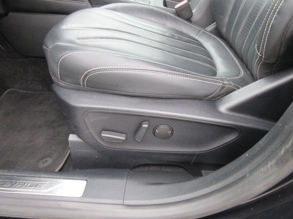 Ford Kuga 2,5 PHEV Vignale CVT 5d