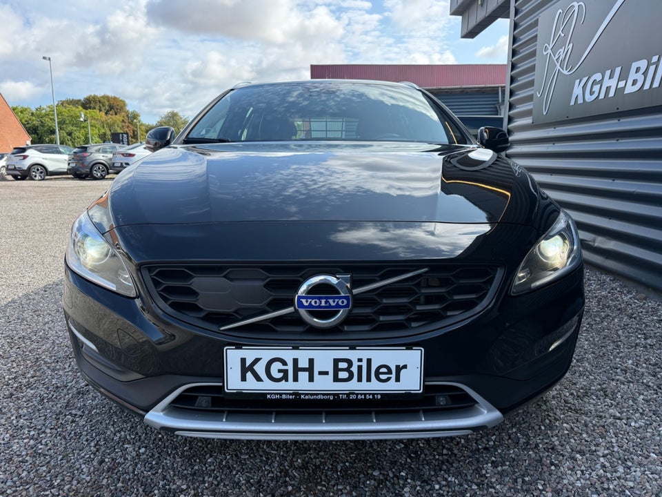 Volvo V60 CC 2,0 D3 150 Summum aut. 5d