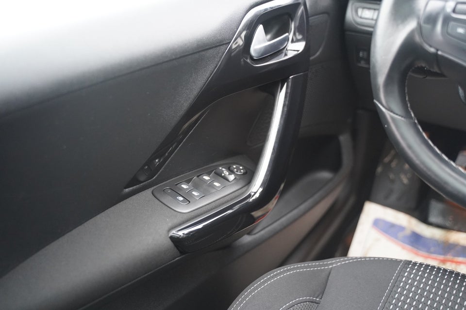 Peugeot 208 1,5 BlueHDi 100 Prestige Sky 5d