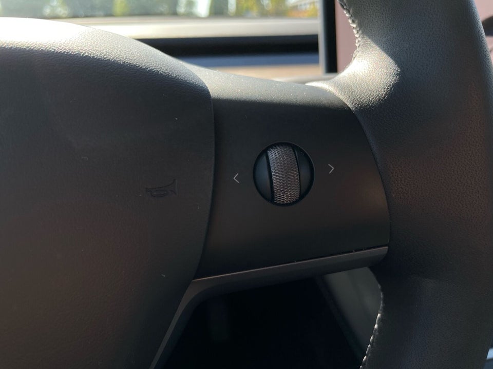 Tesla Model Y Long Range AWD 5d