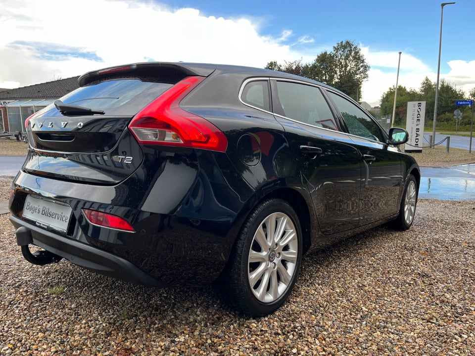 Volvo V40 2,0 T2 122 Momentum 5d