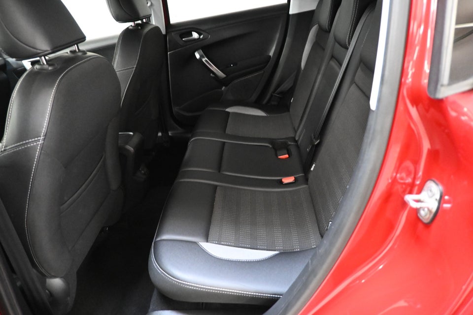 Peugeot 2008 1,6 BlueHDi 100 Allure 5d