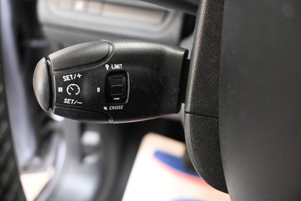 Peugeot 2008 1,2 VTi 82 Active 5d