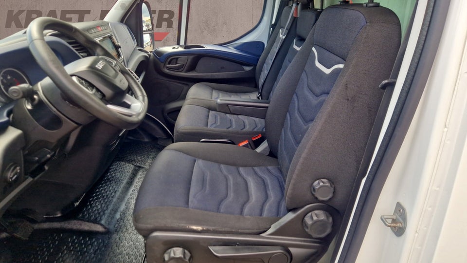 Iveco Daily 3,0 35S18 Box m/lift AG8 2d