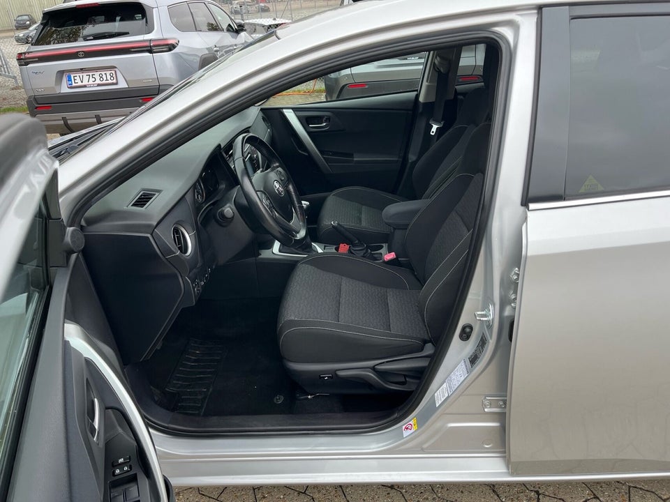 Toyota Auris 1,6 T2 Premium Comfort 5d