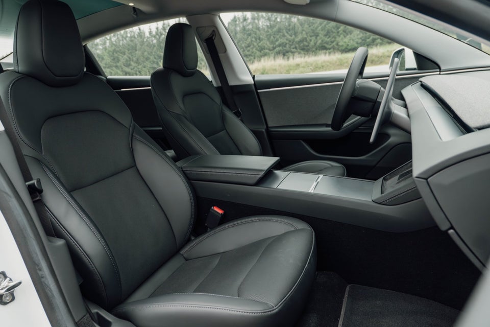 Tesla Model 3 RWD 4d