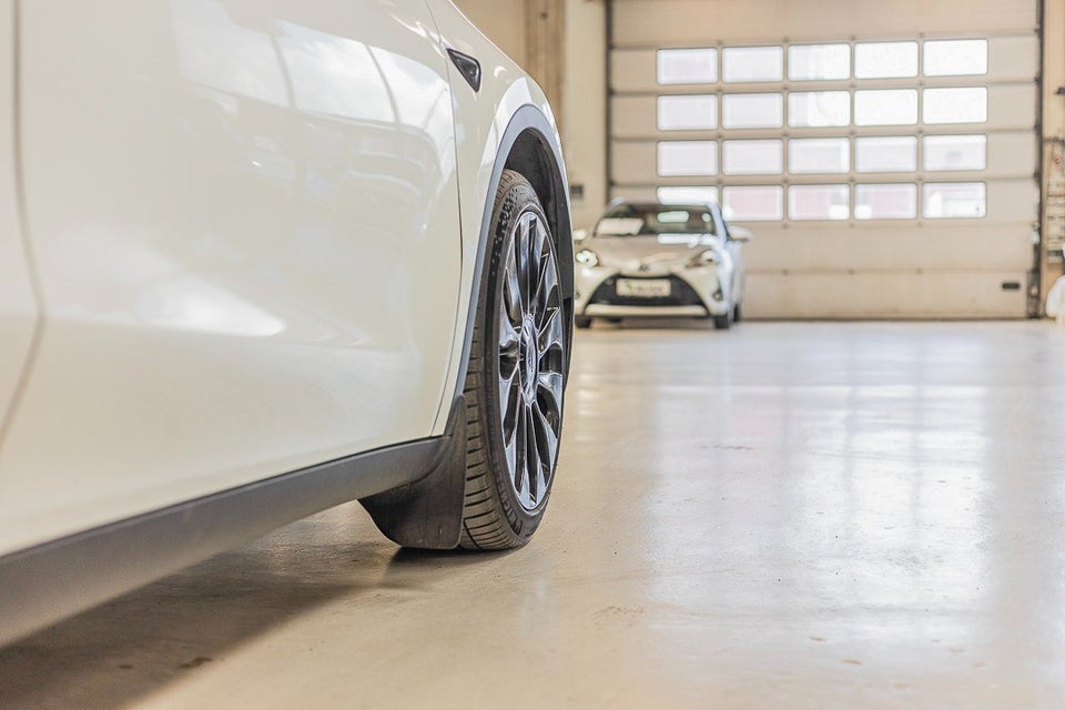 Tesla Model Y Long Range AWD 5d