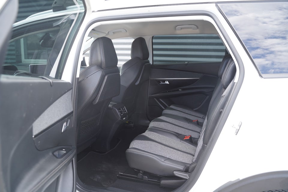 Peugeot 5008 1,2 PureTech 130 Allure 7prs 5d