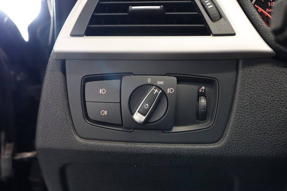 BMW 320d 2,0 Touring aut. 5d