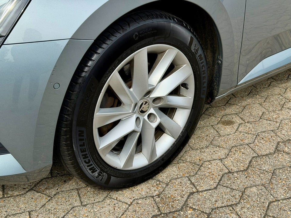 Skoda Superb 2,0 TDi 150 Business Executive Combi DSG 5d