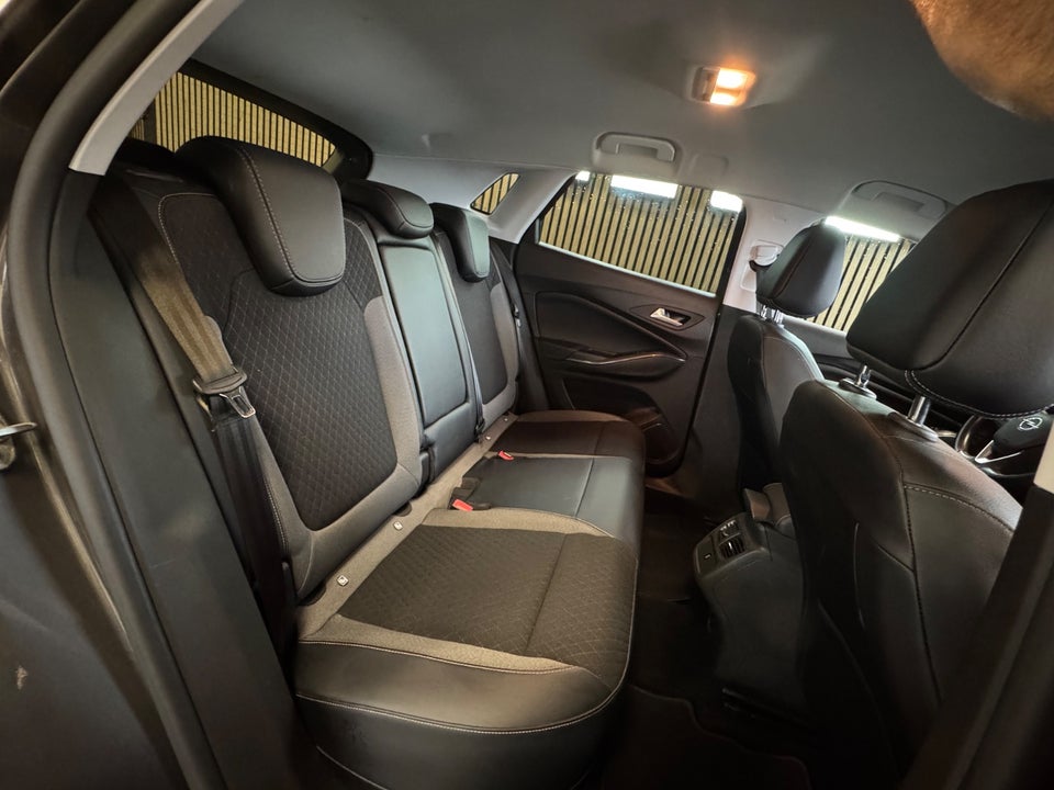 Opel Grandland X 1,6 Hybrid4 Ultimate aut. 5d