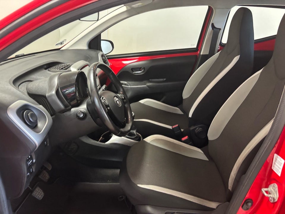 Toyota Aygo 1,0 VVT-i x-play x-touch 5d