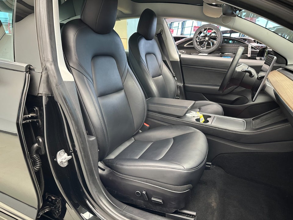 Tesla Model 3 Standard Range+ RWD 4d