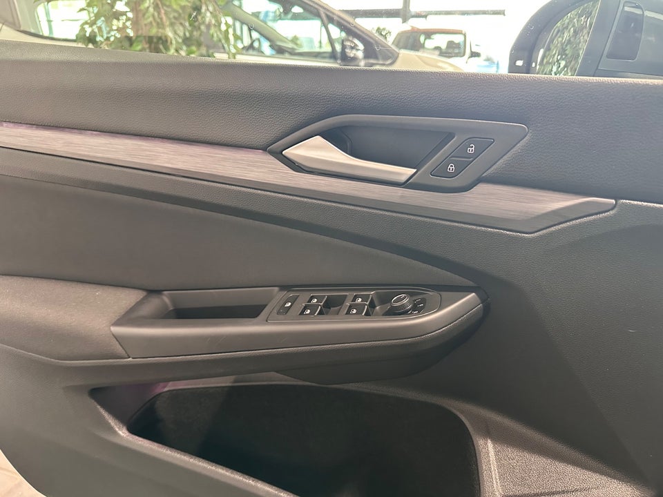 VW Golf VIII 1,5 eTSi 150 Style Variant DSG Van 5d