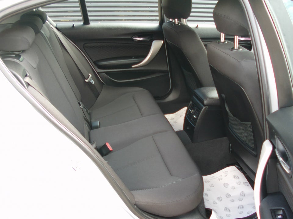 BMW 118i 1,5 Advantage aut. 5d