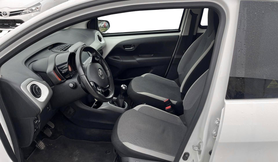 Toyota Aygo 1,0 VVT-i x-press 5d