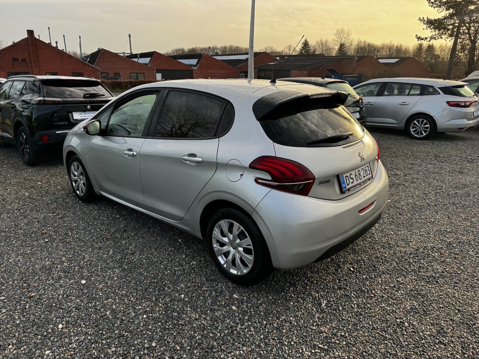 Peugeot 208 1,2 VTi 82 Chili+ 5d