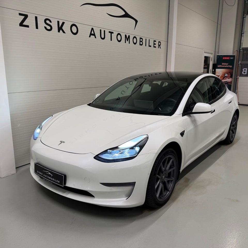 Tesla Model 3 Long Range AWD 4d