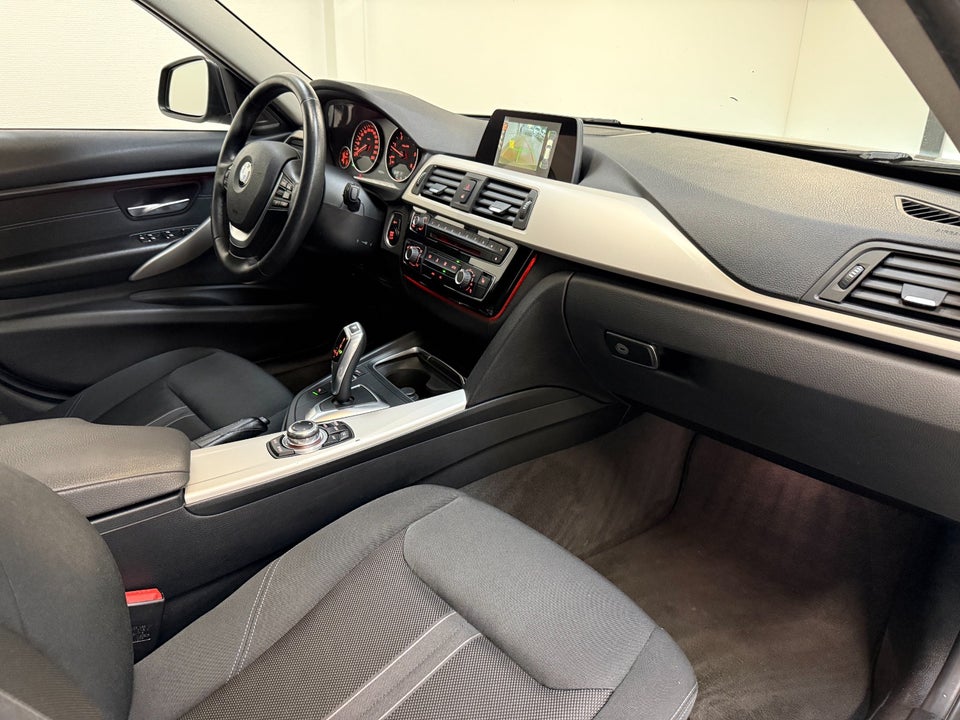 BMW 320d 2,0 Touring aut. 5d