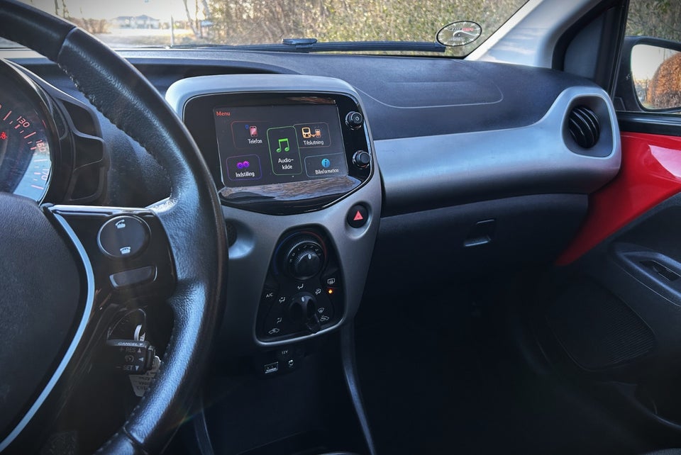 Toyota Aygo 1,0 VVT-i x-play x-touch 5d