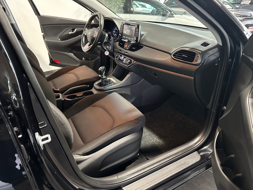 Hyundai i30 1,0 T-GDi Life Komfort stc. Van 5d