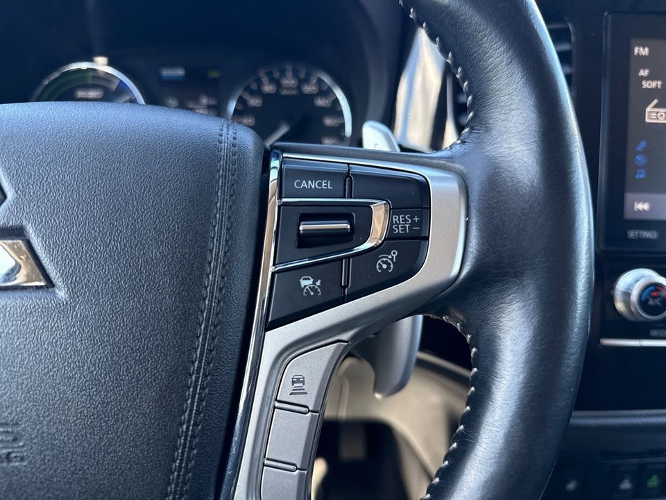 Mitsubishi Outlander 2,4 PHEV Intense CVT 4WD 5d