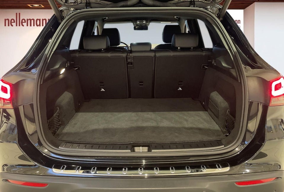 Mercedes EQA300 Progressive 4Matic 5d