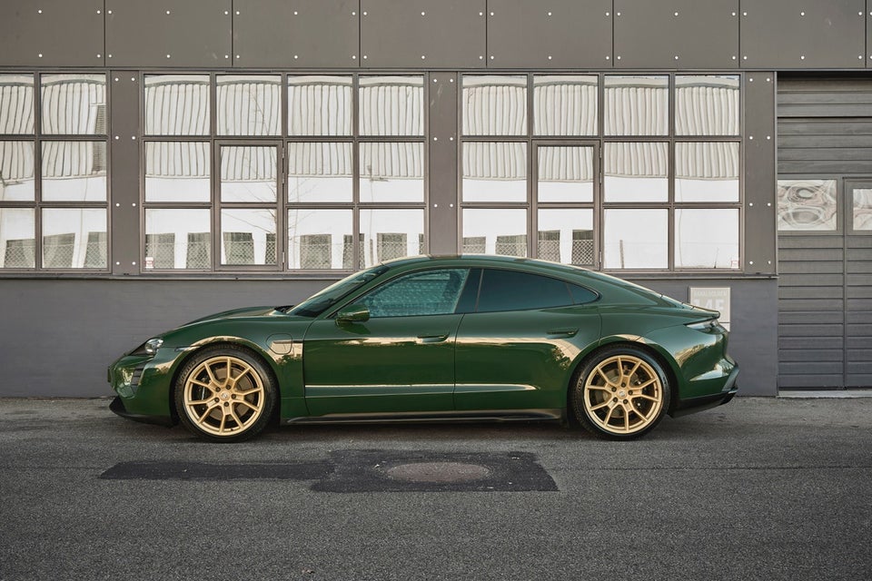 Porsche Taycan GTS Performance+  4d