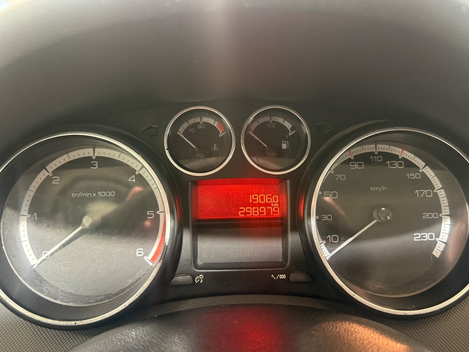 Peugeot 308 1,6 HDi 90 Comfort+ stc. 5d