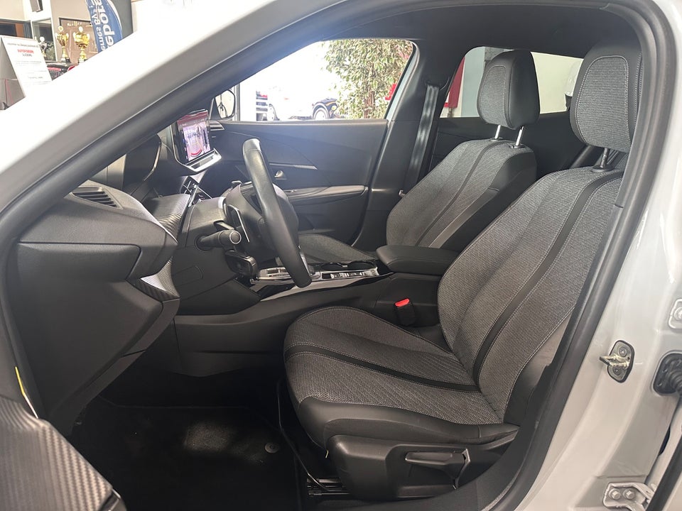 Peugeot 2008 1,2 PureTech 130 Allure EAT8 5d