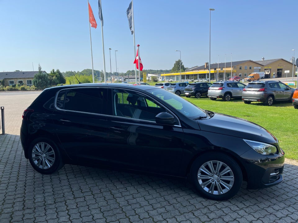 Peugeot 308 1,5 BlueHDi 130 Infinity 5d