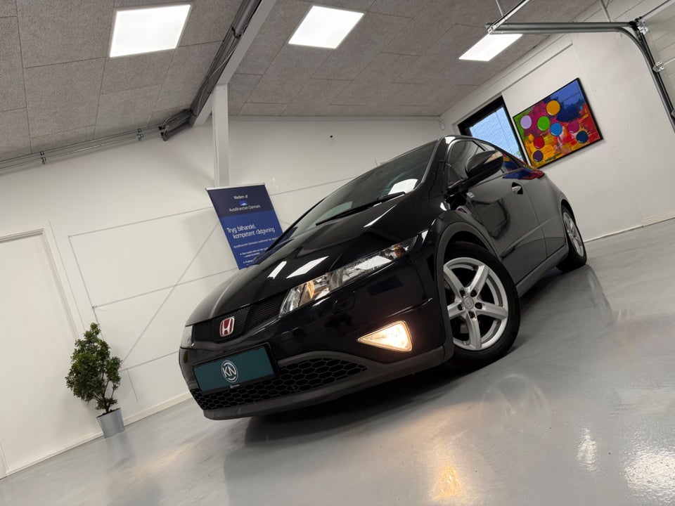 Honda Civic 1,8 Executive 5d