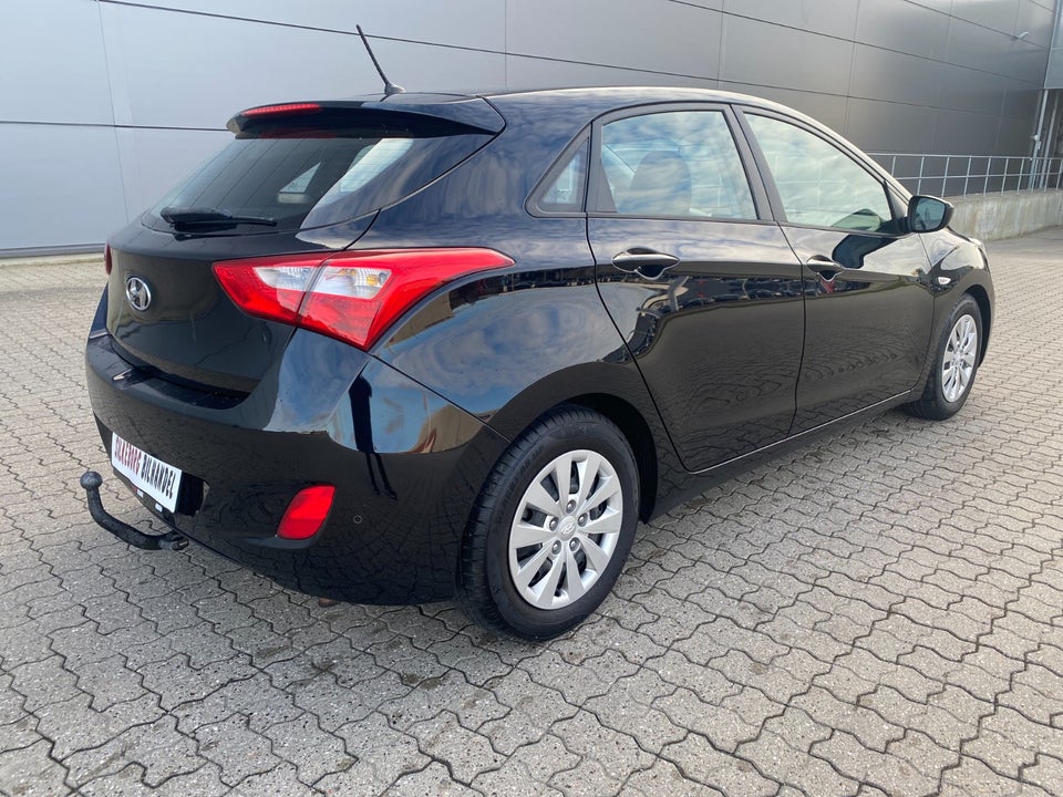 Hyundai i30 1,6 GDi Style Eco 5d