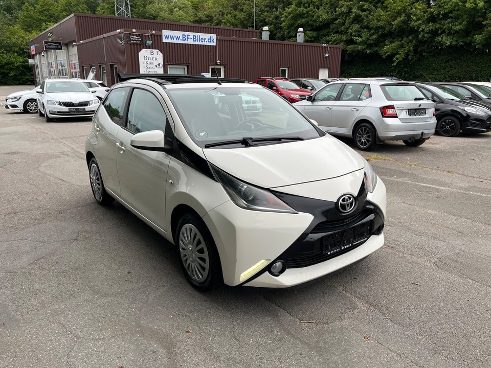 Toyota Aygo 1,0 VVT-i x-black 5d
