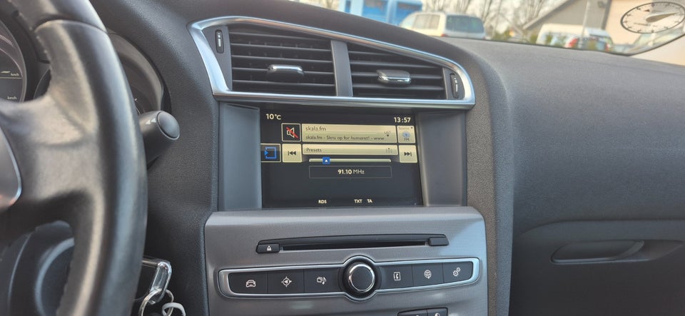 Citroën C4 1,6 BlueHDi 100 Feel Complet 5d