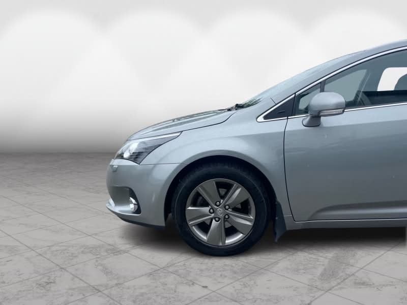 Toyota Avensis 1,8 VVT-i T2 Premium stc. 5d