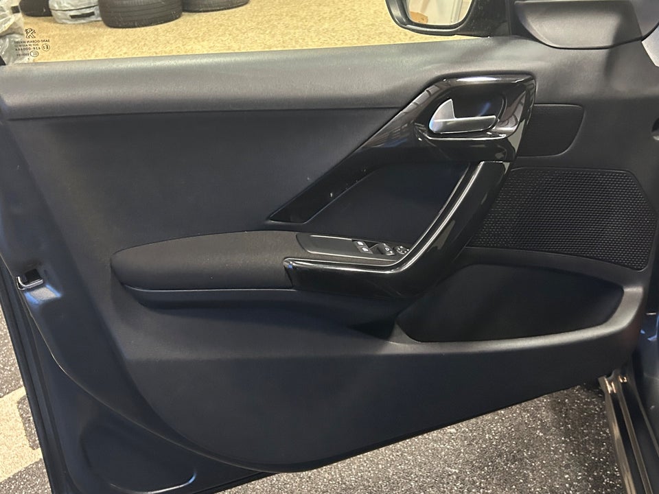 Peugeot 208 1,6 BlueHDi 100 Envy 5d