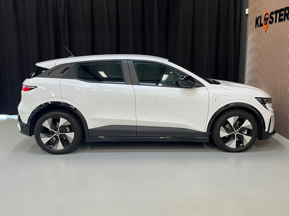 Renault Megane E-Tech 40 Equilibre 5d