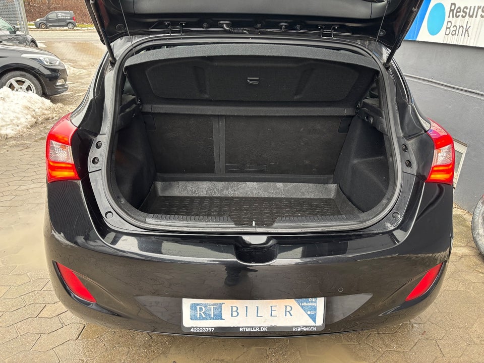 Hyundai i30 1,6 CRDi 110 EM-Edition 5d