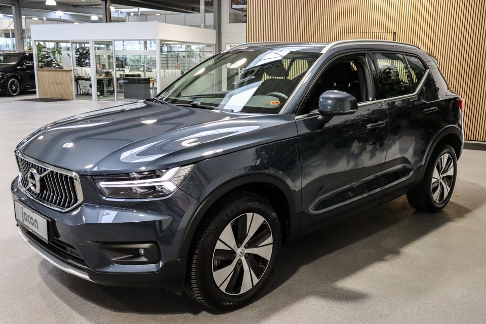Volvo XC40 1,5 T5 ReCharge Momentum aut. 5d