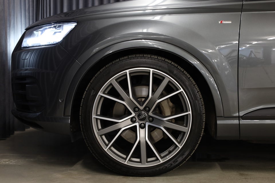 Audi Q7 3,0 TDi 272 S-line quattro Tiptr. 7prs 5d