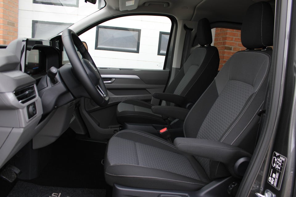 VW e-Caravelle 64 Life SWB