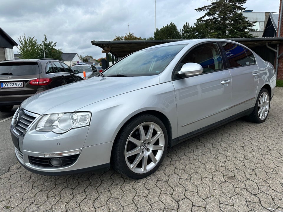 VW Passat 2,0 FSi Sportline 4d