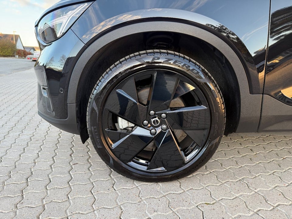 Volvo EX40 Extended Range Black Edition 5d