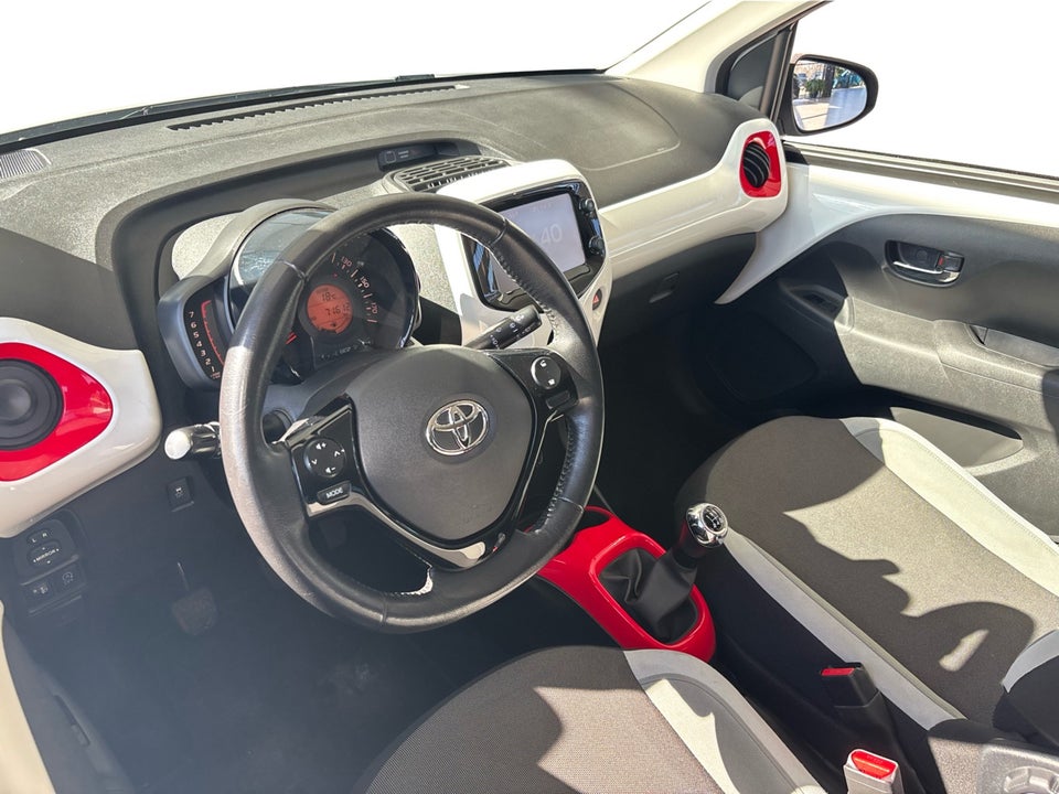 Toyota Aygo 1,0 VVT-i x-press 5d