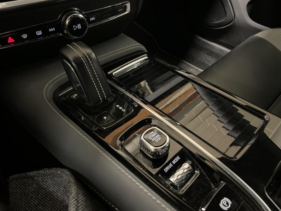 Volvo V60 2,0 T6 ReCharge R-Design aut. AWD 5d