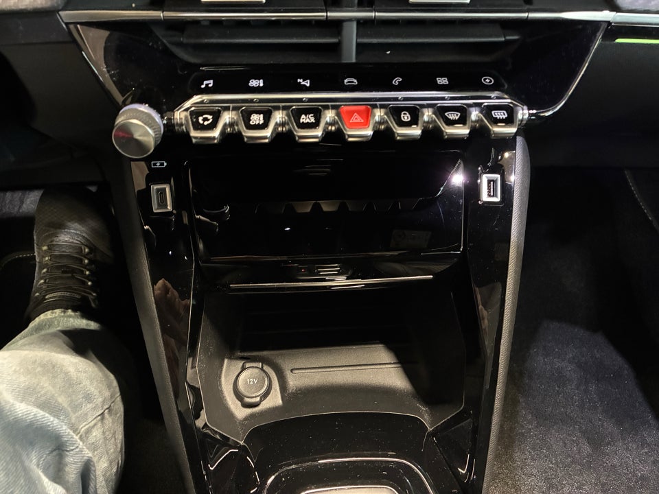 Peugeot e-208 50 GT Sky 5d